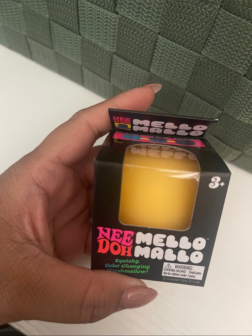 Mello Mallo Color-Changing Yellow Squishy Marshmallow Toy